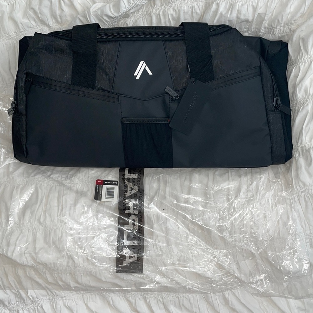 NEW Alphalete Black Large Essential Duffle Bag Men's Women's